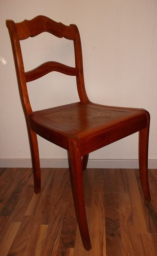 Antiker stuhl mit sternmuster - stuhl,